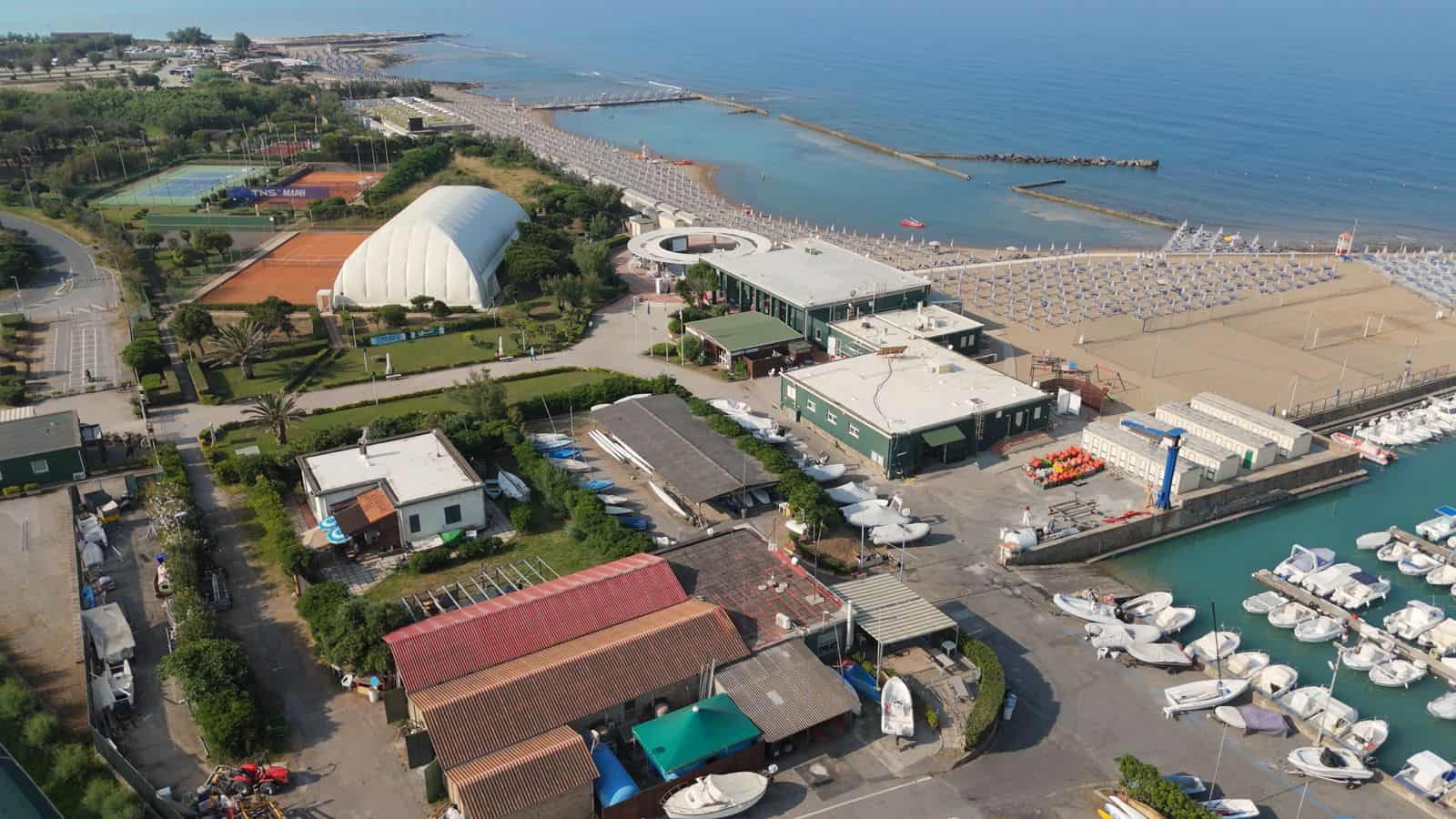 panorama del porticciolo e campi sportivi